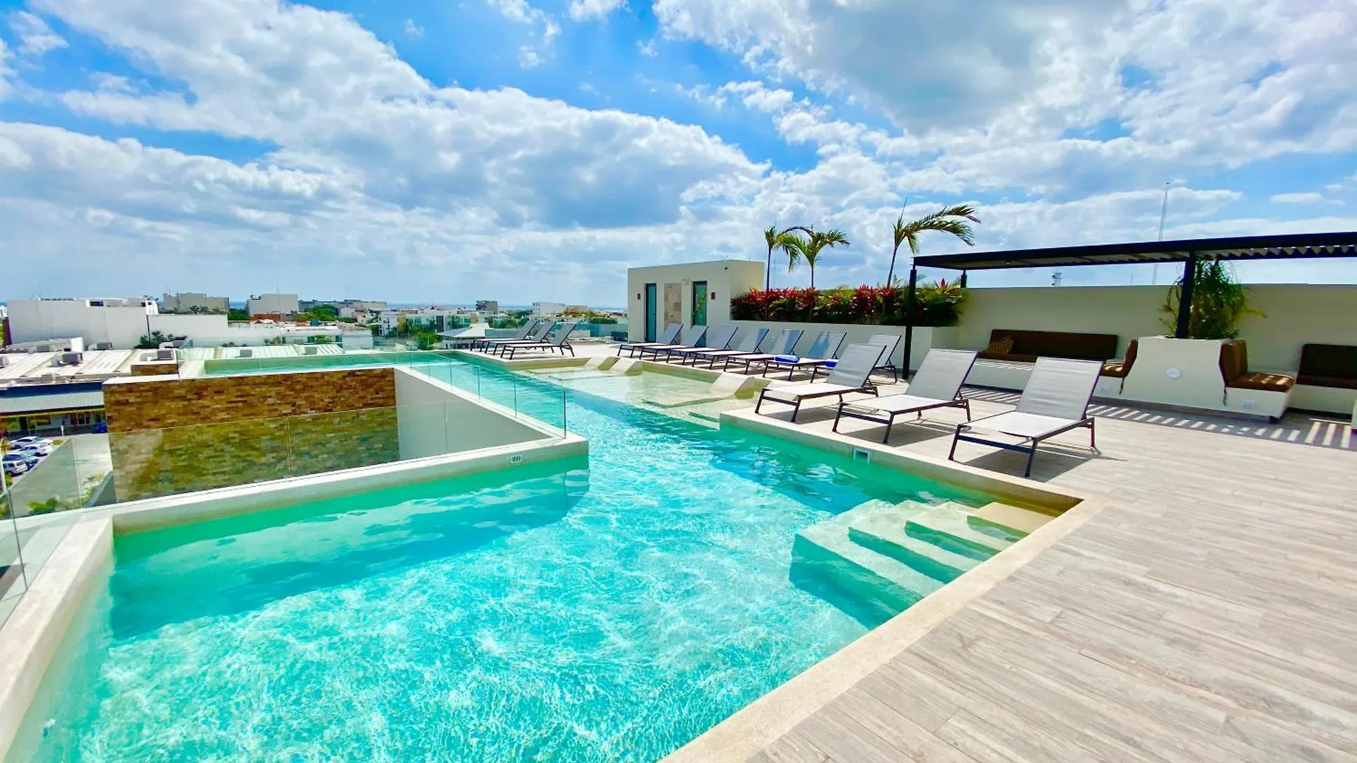 Apartment Large Studio, Large Rooftop Pool, Great Location! Playa del Carmen Mexico