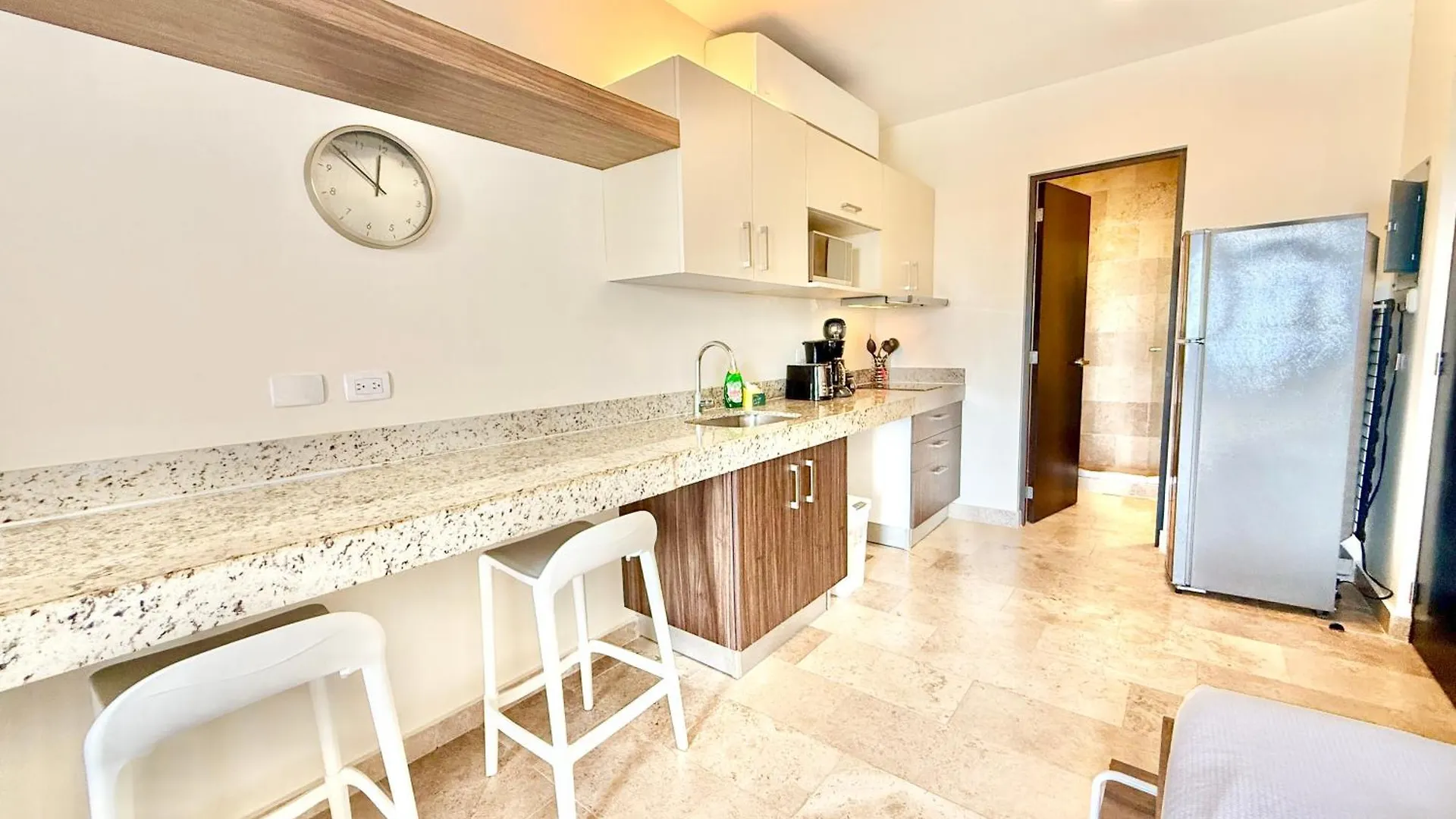 Large Studio, Large Rooftop Pool, Great Location! Playa del Carmen Mexico