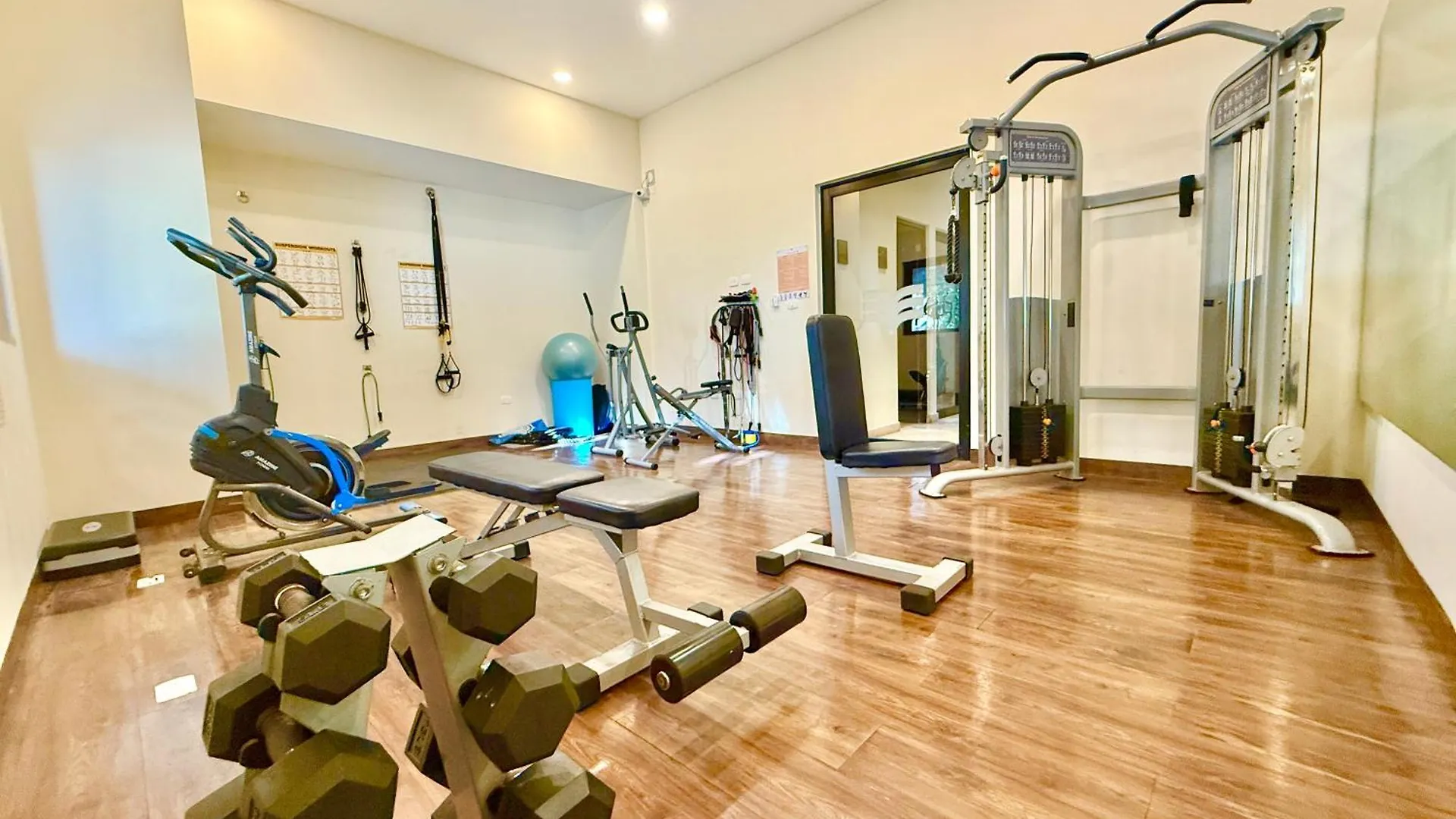 Large Studio, Large Rooftop Pool, Great Location! Playa del Carmen